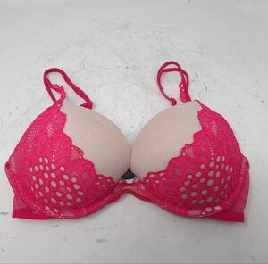 32D Victoria Secret Very sexy bra